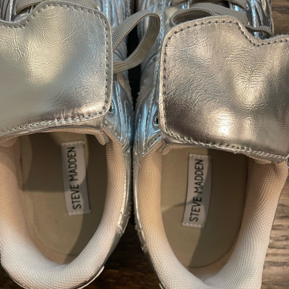 Steve Madden Like New Silver Madrid sneaker - Picture 7 of 10
